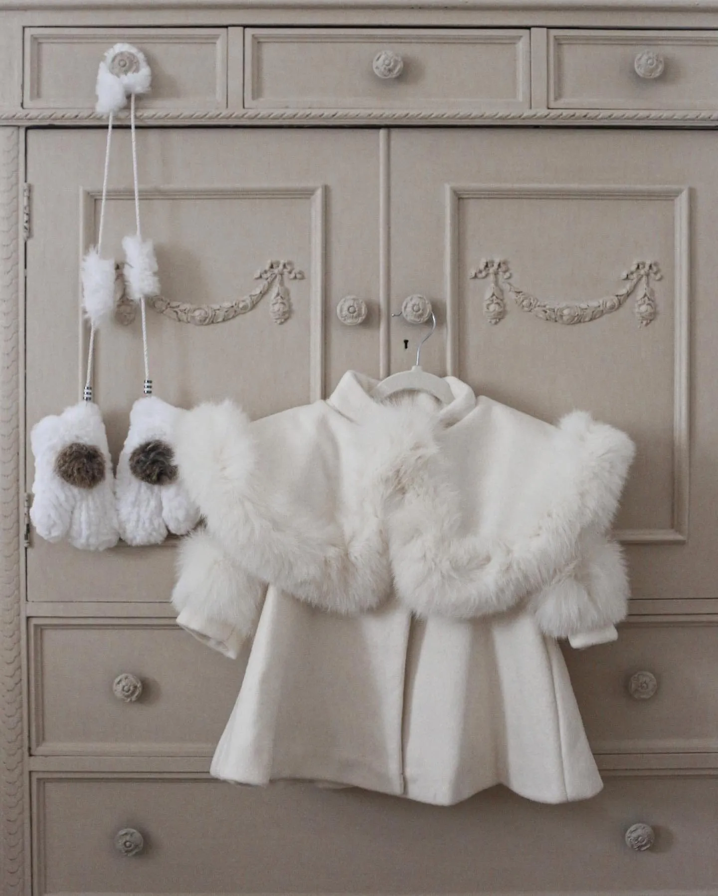 Evie Ivory Wool Capelet