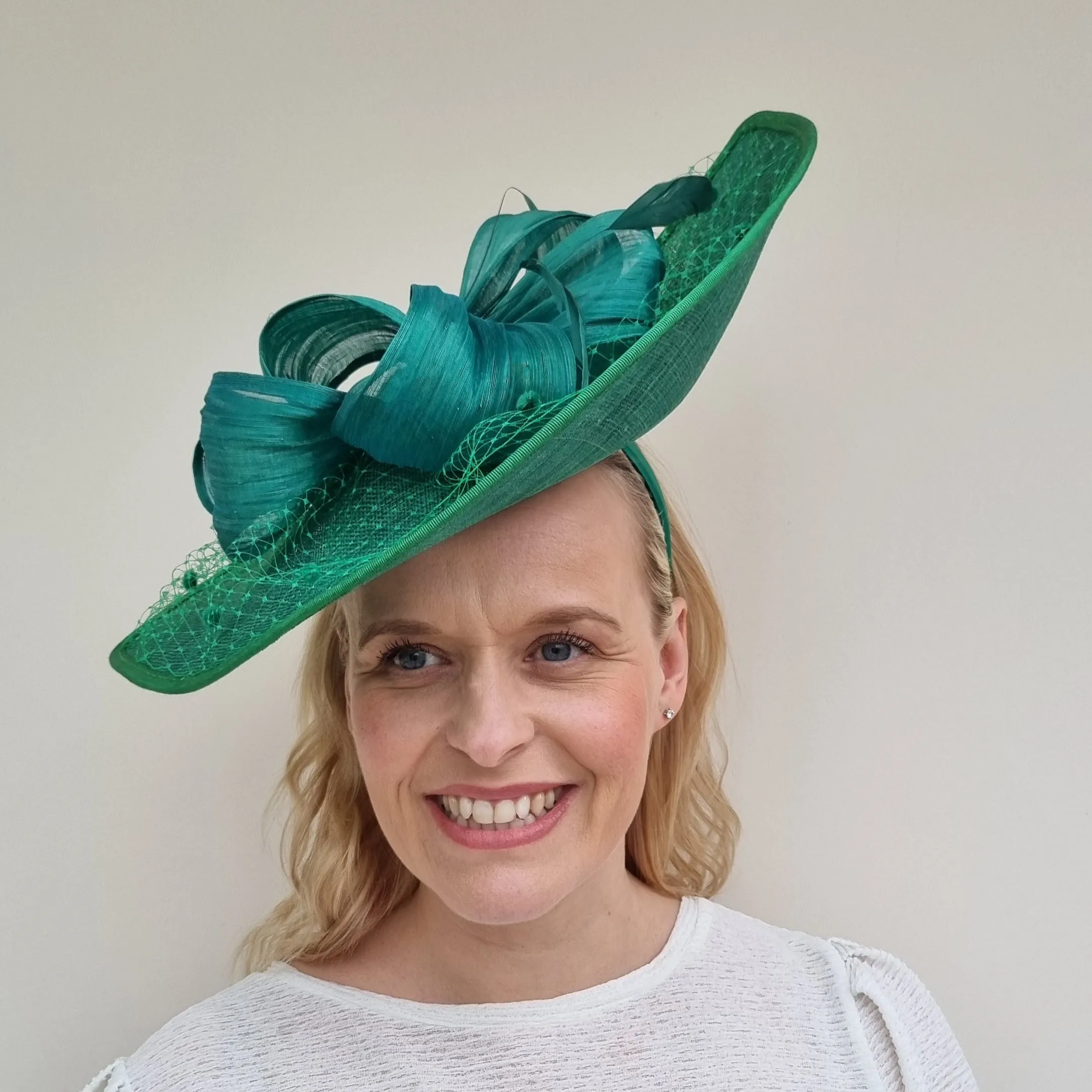 J Bees JB23/288 Emerald Green Netted Hatinator on Headband