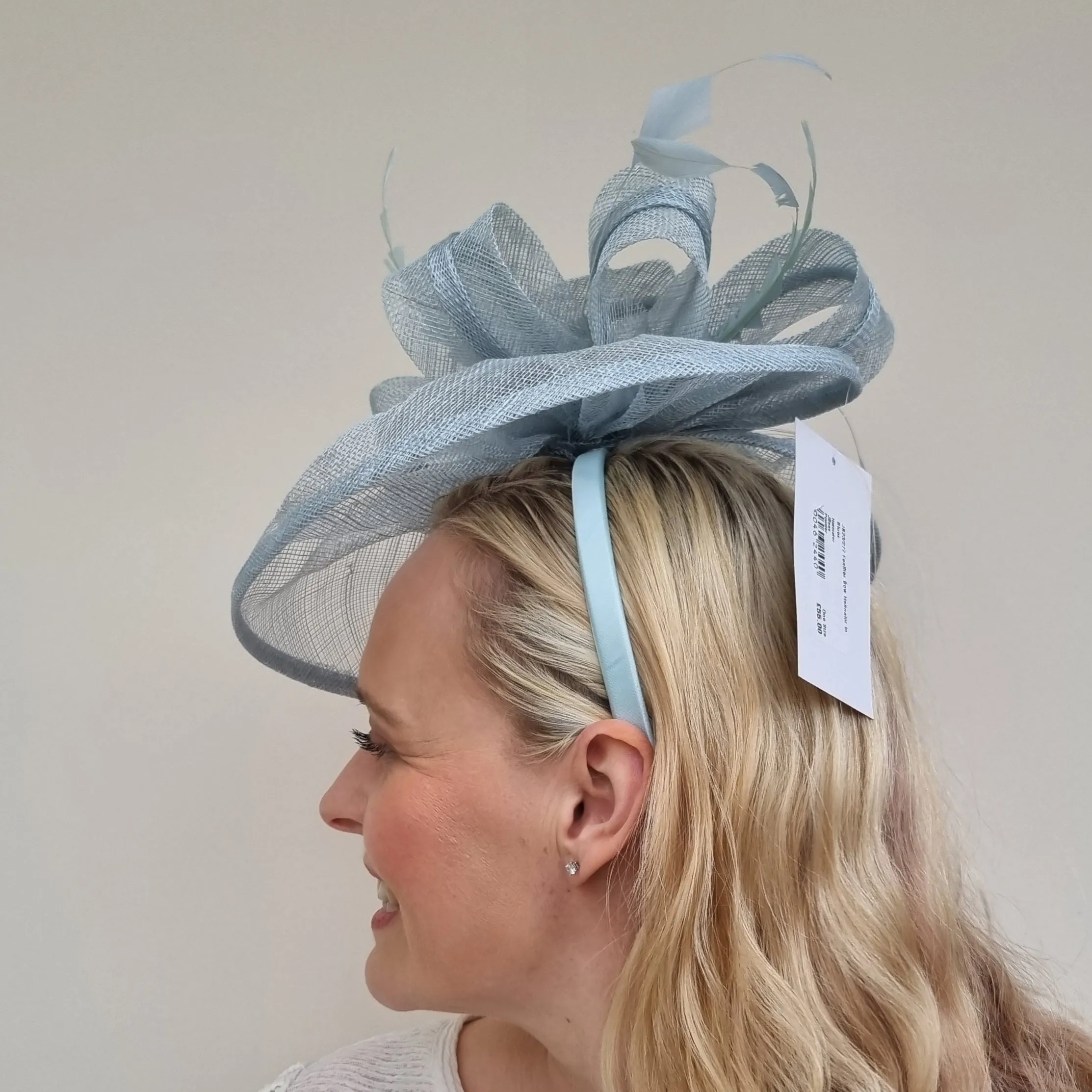 JB23/277 Feather Bow Hatinator In Blues