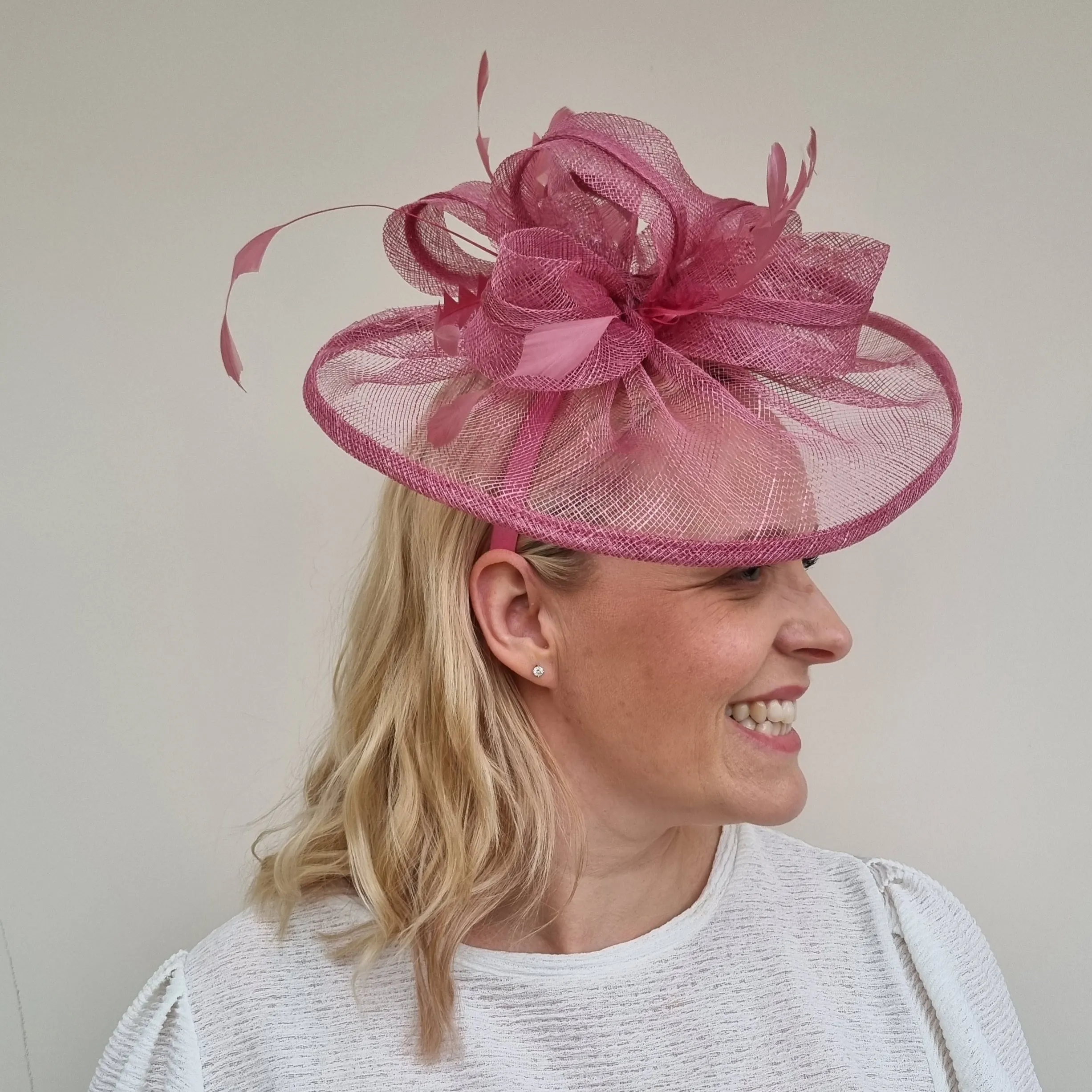 JB23/277 Feather Bow Hatinator In Pinks