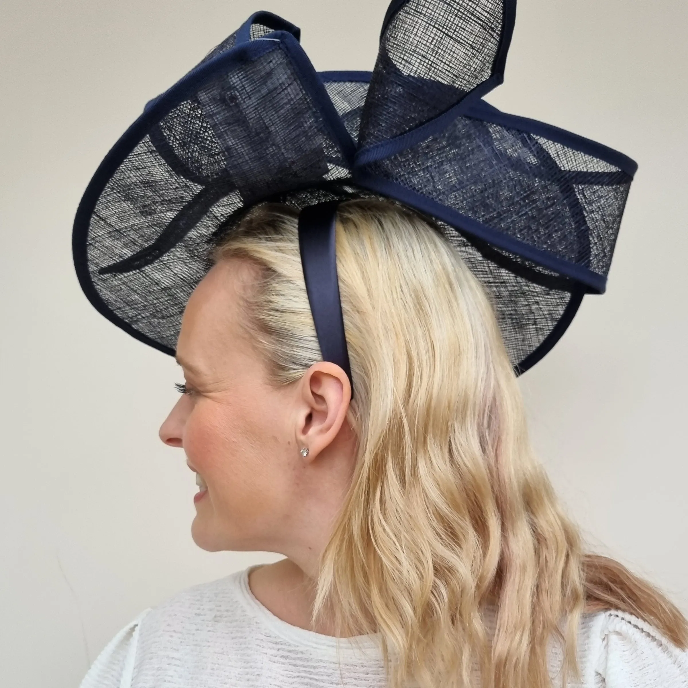 JB24/32 Twist Bow Hatinator in Blues