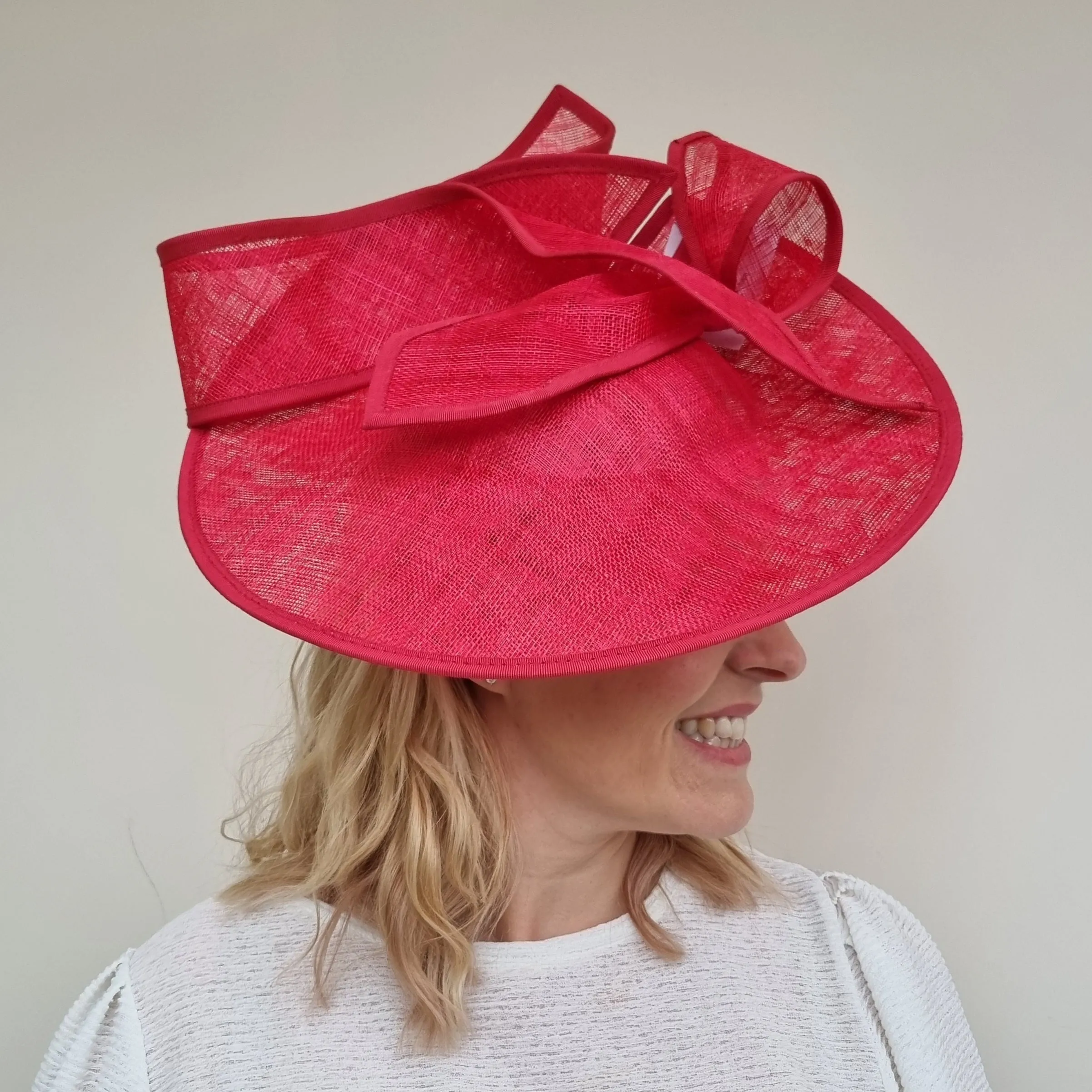 JB24/32 Twist Bow Hatinator In Reds