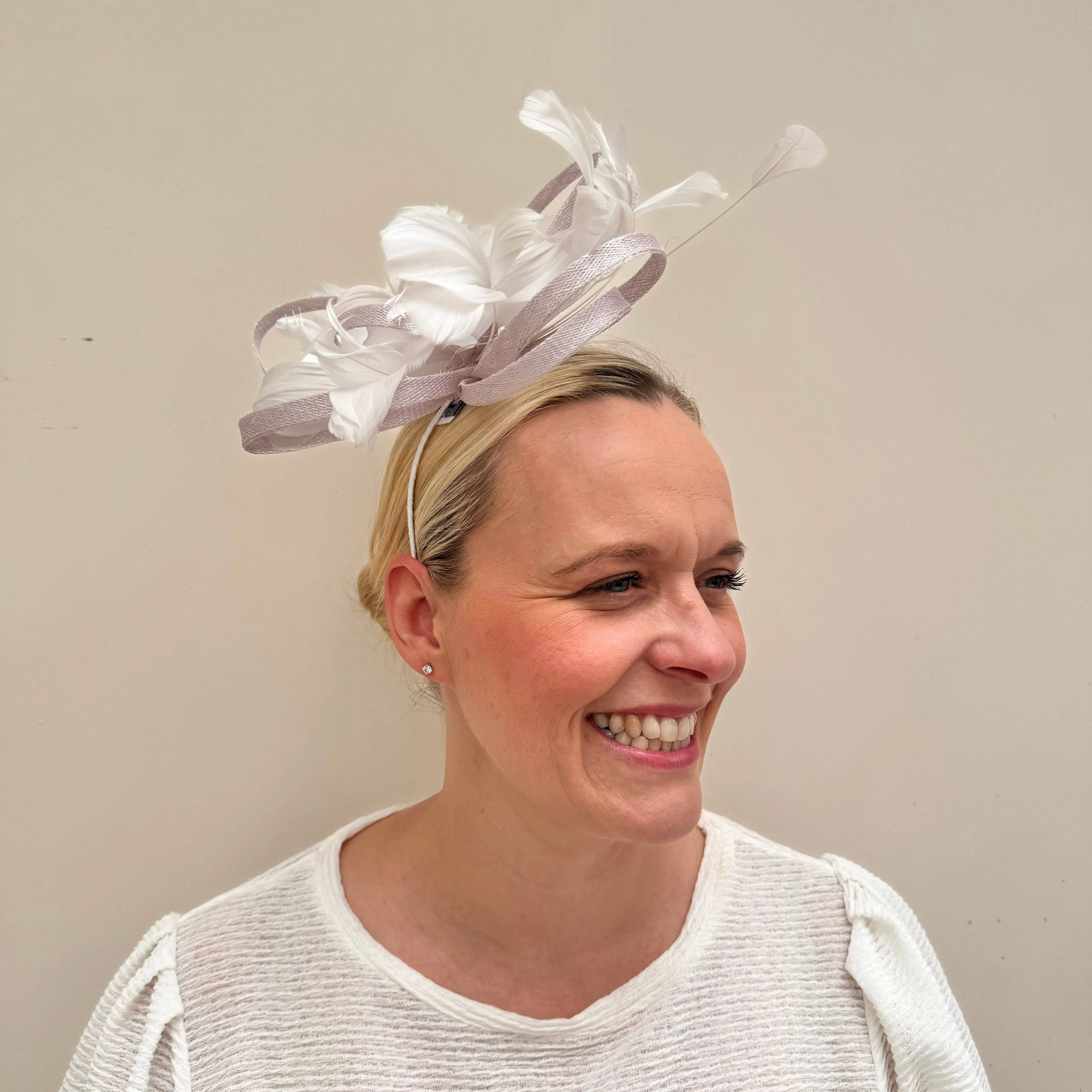 Libby Bea LB20/578 Feather and Pearl Fascinator