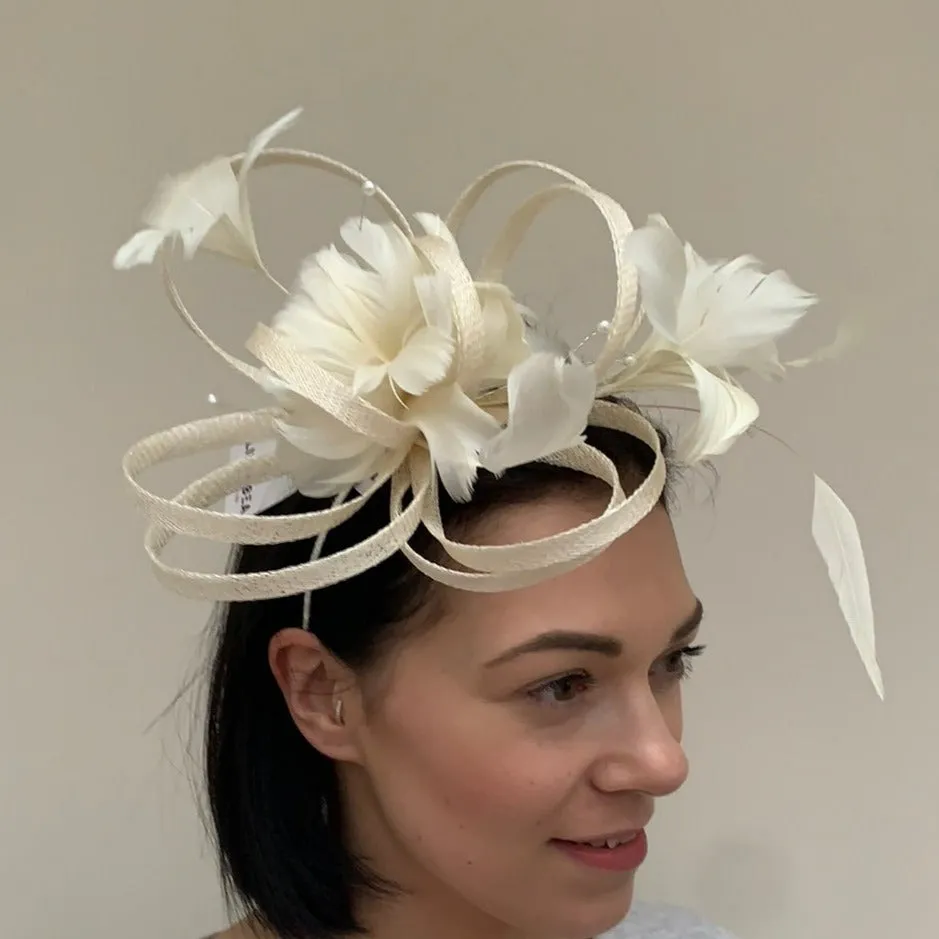 Libby Bea LB20/578 Feather and Pearl Fascinator