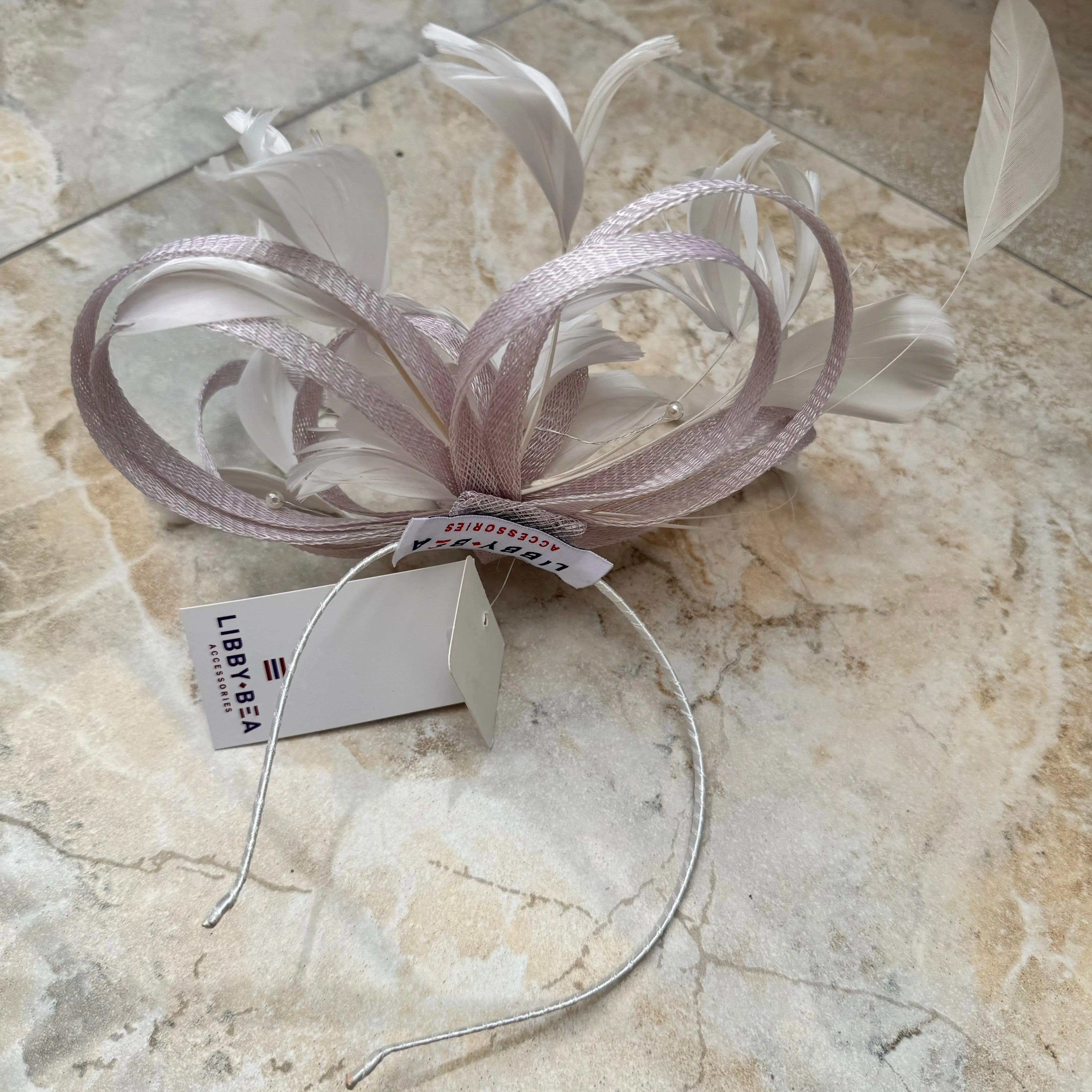 Libby Bea LB20/578 Feather and Pearl Fascinator