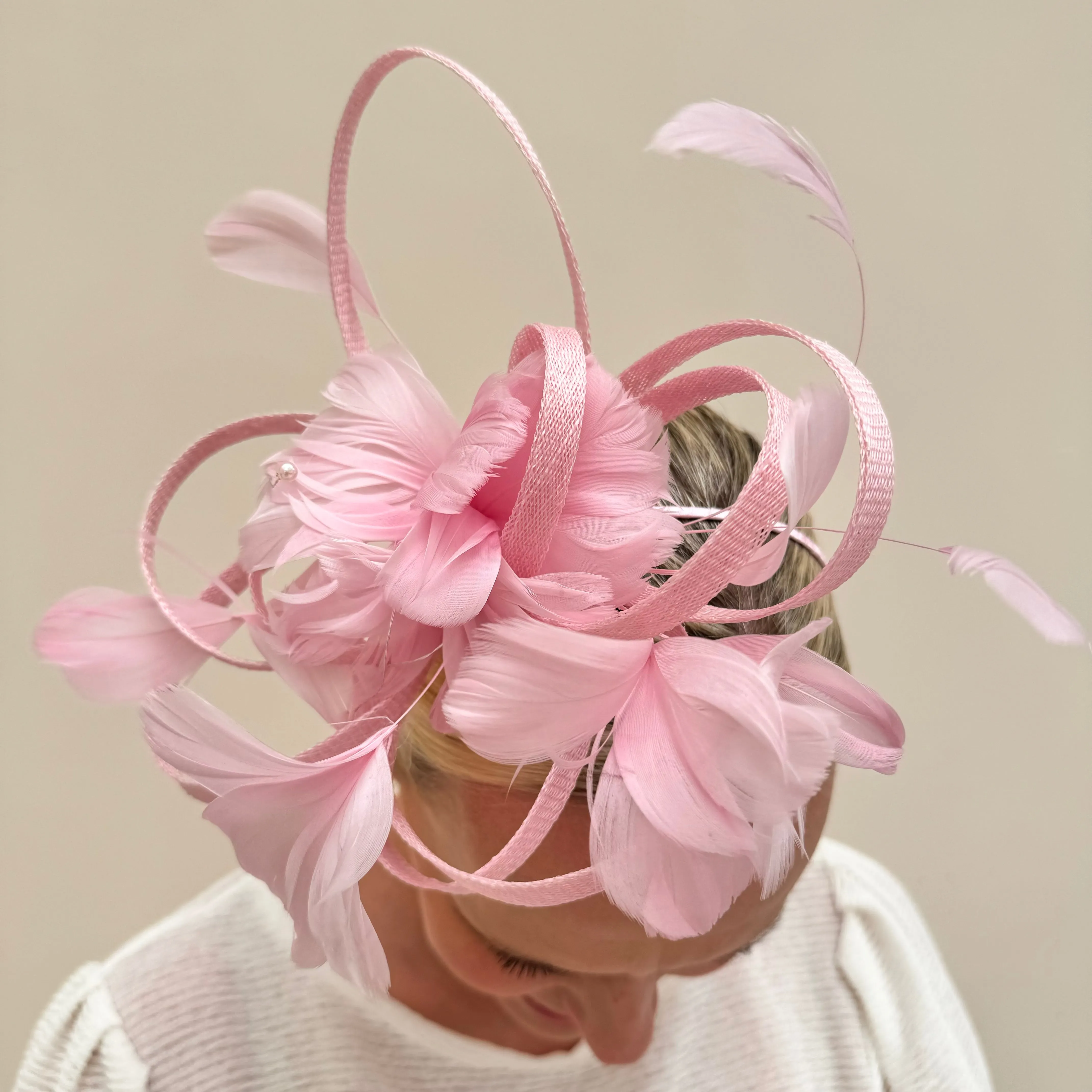 Libby Bea LB20/578 Feather and Pearl Fascinator